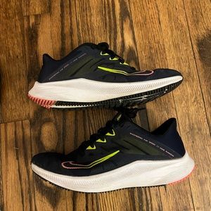Nike running shoes size 8. Good condition 👍🏼